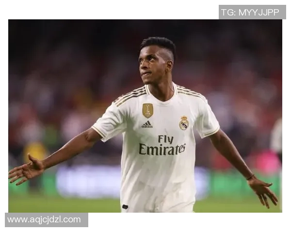 皇家马德里重磅签约：巴黎圣日耳曼前锋加盟，球队锋线战力大幅提升